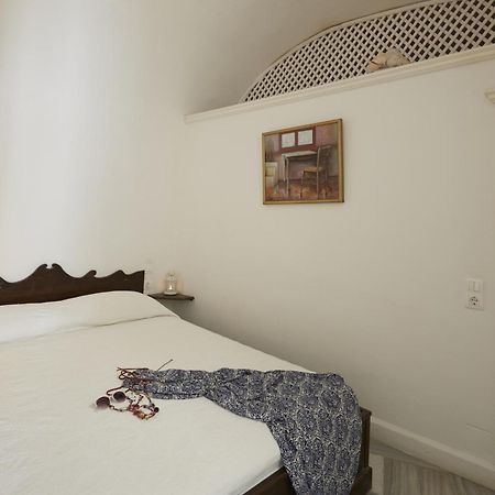 Cori Rigas Suites Fira  Ruang foto