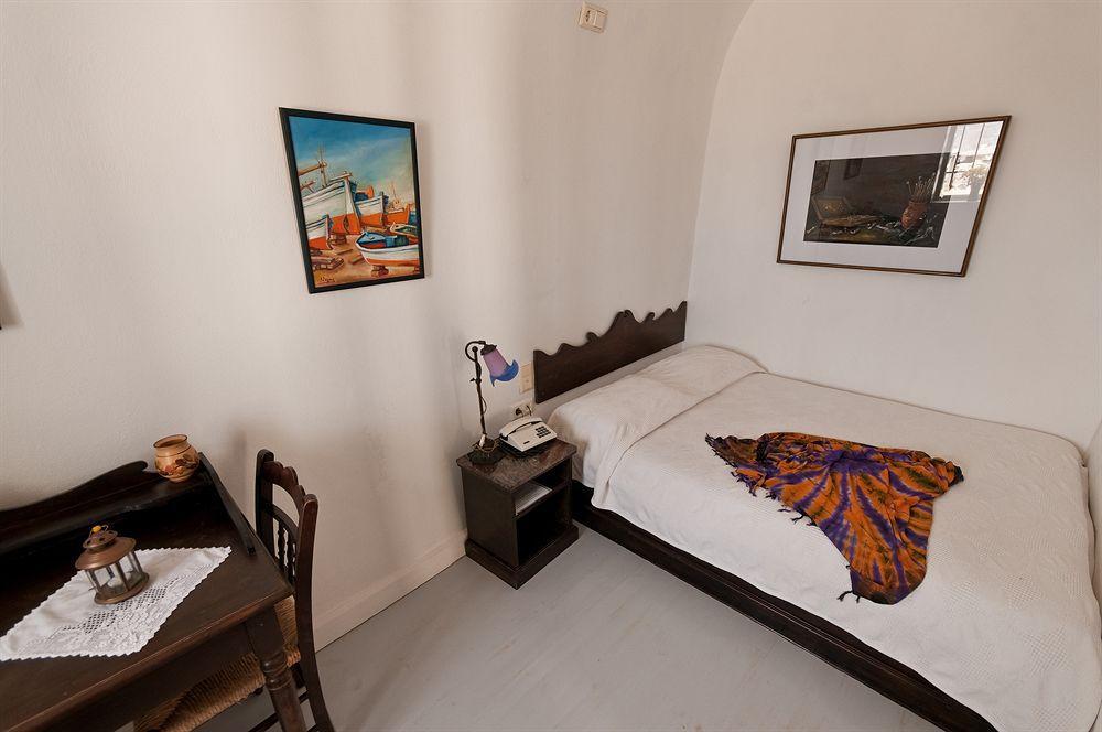 Cori Rigas Suites Fira  Bagian luar foto