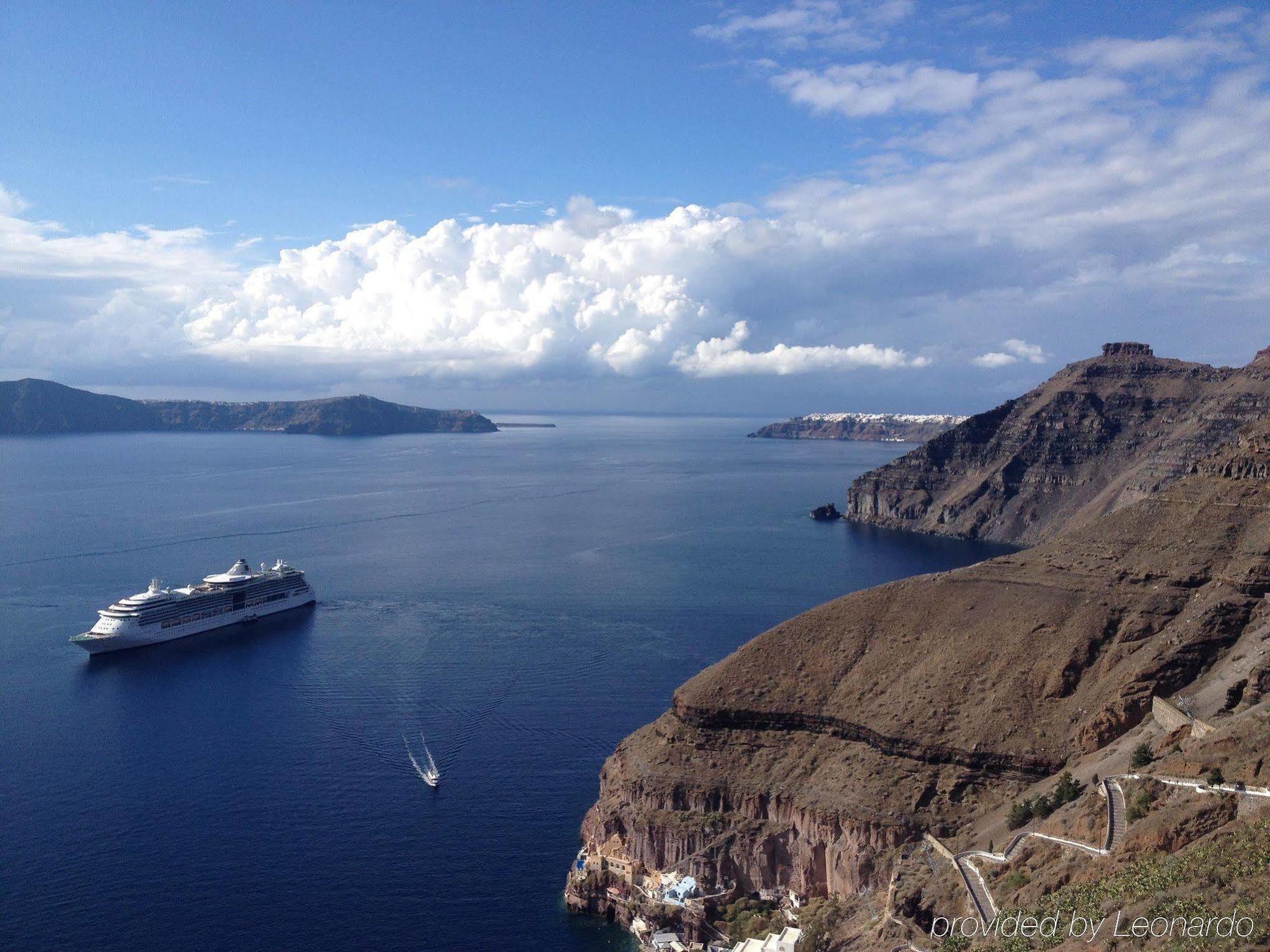 Cori Rigas Suites Fira  Bagian luar foto