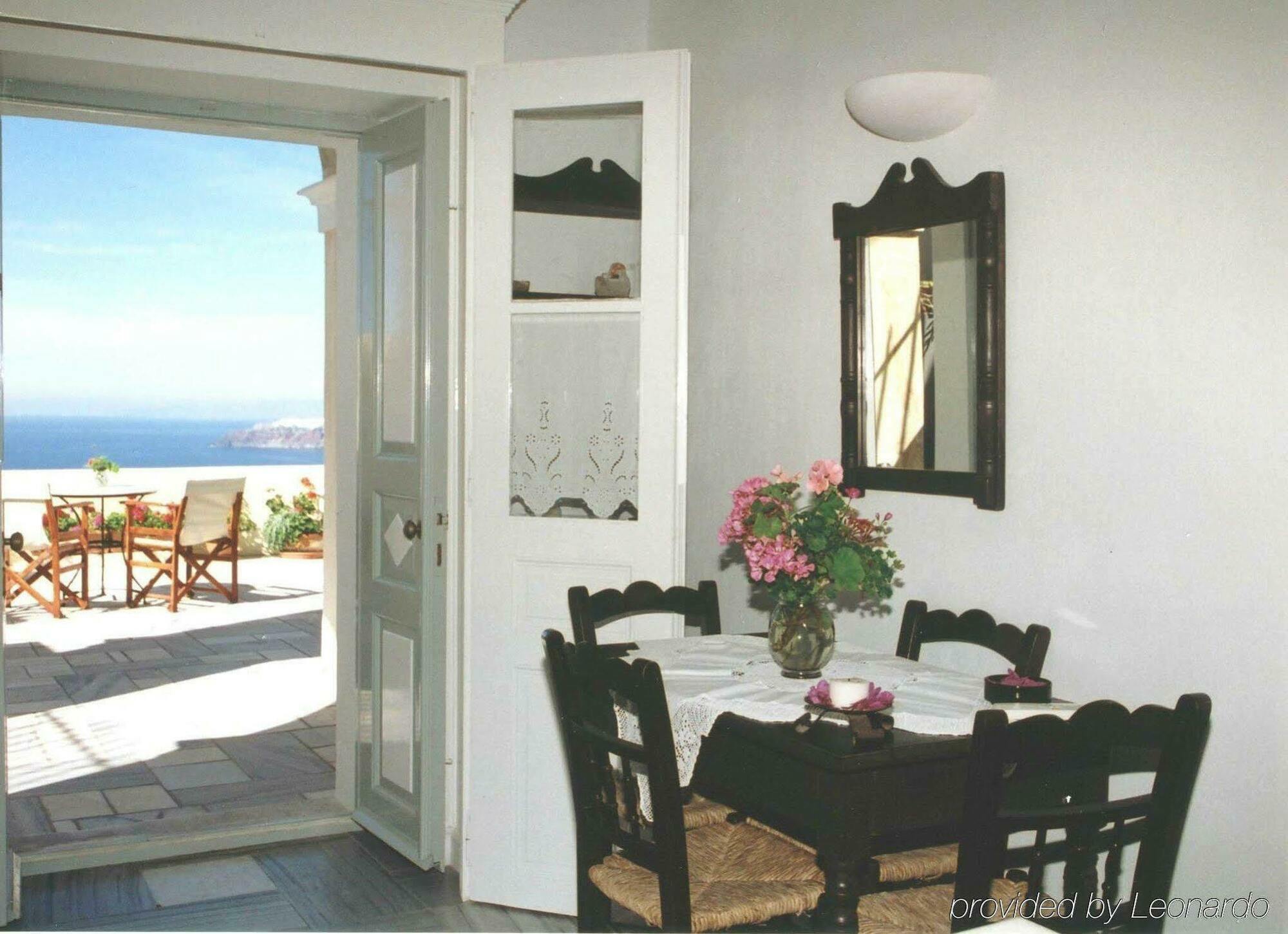 Cori Rigas Suites Fira  Ruang foto